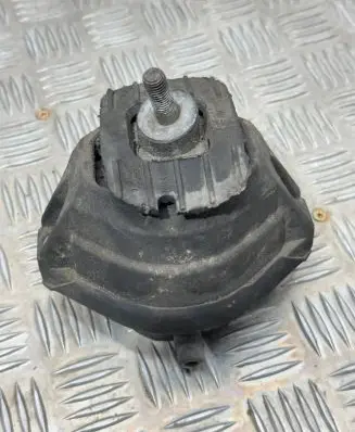 BMW 5 E60 E61 Engine mount bracket 6774619