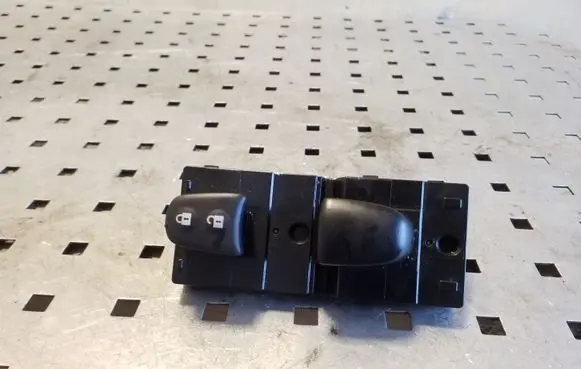 Nissan X-Trail T32 Electric window control switch