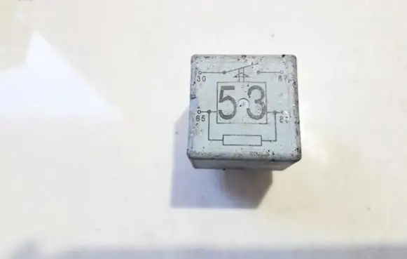 Volkswagen Golf IV Other relay 141951253 20240072