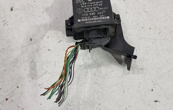 Volkswagen Golf V Light module LCM 5LA00837960 1T0907357