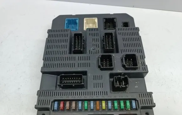 Peugeot 308 Fuse module 9663798180 2352143201107 1100721211107
