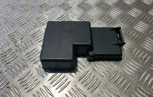 Volvo XC60 Fuse box cover 31676133