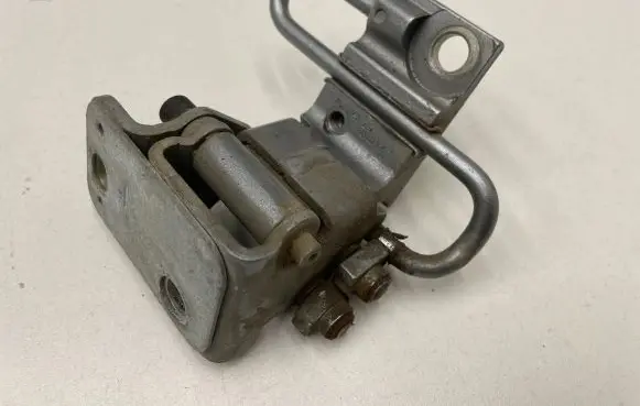 Audi Q7 4L Rear door lower hinge