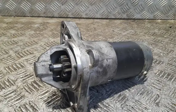 Nissan X-Trail T31 Starter motor 1029854