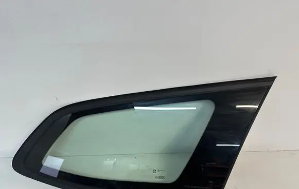 Peugeot 308 Rear side window DOT24M189AS2