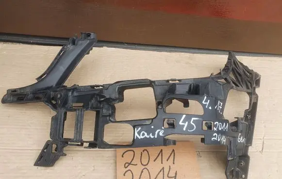 Mercedes-Benz C W204 Front bumper mounting bracket A2048854165