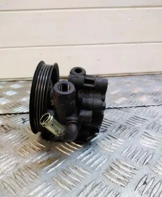 Toyota Avensis T250 Power steering pump