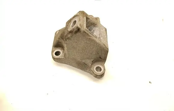 Engine mounting bracket