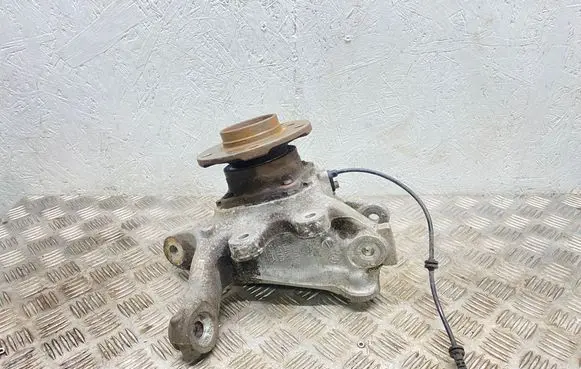 Rear wheel hub
