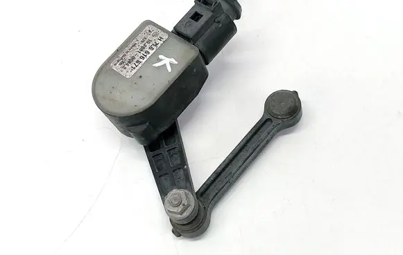 Headlight/headlamp level sensor