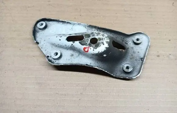 Skoda Yeti (5L) Fender mounting bracket 1Z0810680A