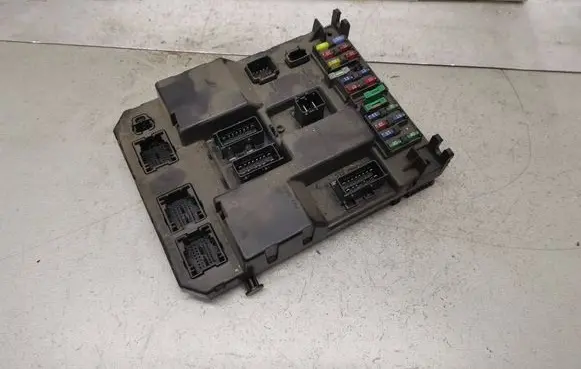 Peugeot 307 Fuse module 9651197580A 9651196880A