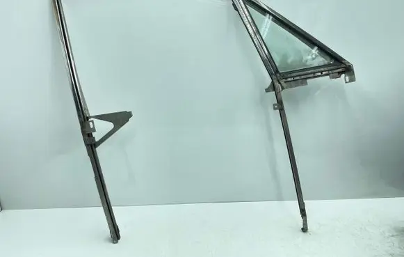 Rolls-Royce Silver Spur Front door window/glass frame 