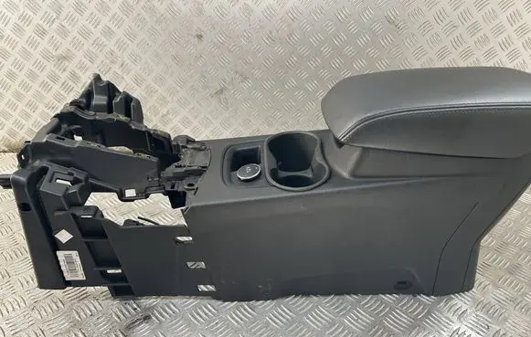 Ford Focus Center console 