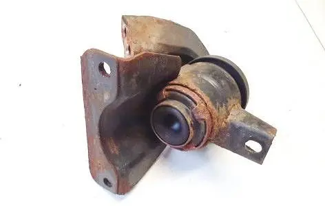Suzuki Swift I Engine mount bracket