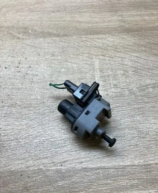 Ford Mondeo Mk III Vacuum valve 1S7T13480AA