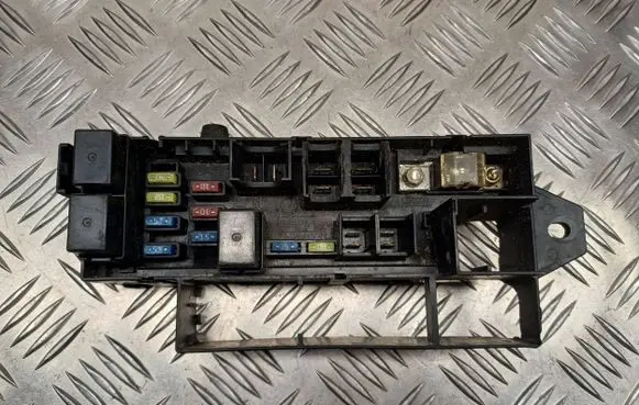 Subaru Impreza II Fuse module MB200100B 82231FE040
