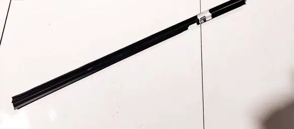 Volkswagen Golf V Windshield trim 