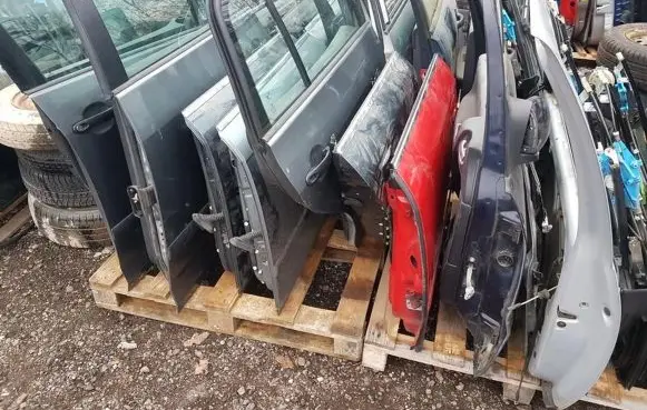 Audi A4 S4 B6 8E 8H Rear door pilkos