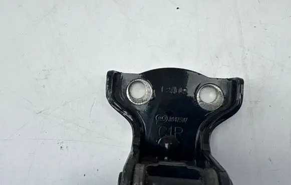 Chevrolet Captiva Rear door upper hinge A047587