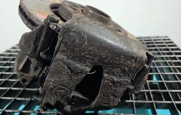 Front brake caliper