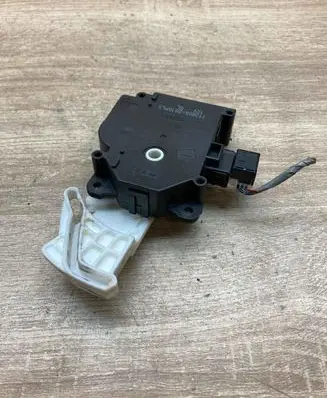 Toyota Avensis T270 Air flap motor/actuator 1138002810