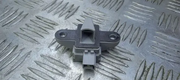Mercedes-Benz C AMG W204 Airbag deployment crash/impact sensor A2048210651