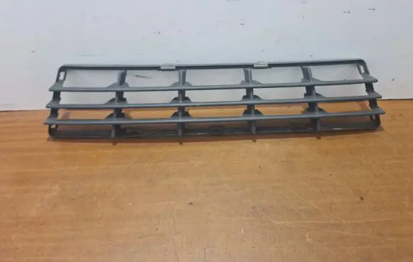 Volvo V50 Front bumper lower grill