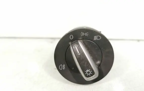 Volkswagen PASSAT B7 Light switch