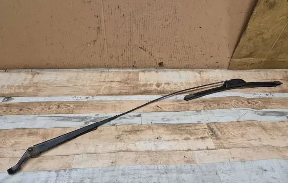 Volkswagen Fox Front wiper blade arm 5Z0955410A 5Z0955410