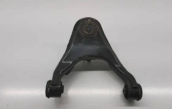 Mitsubishi L200 Front lower control arm/wishbone 4013A647