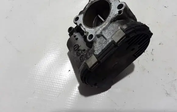 Renault Laguna III Electric throttle body valve 8200330812