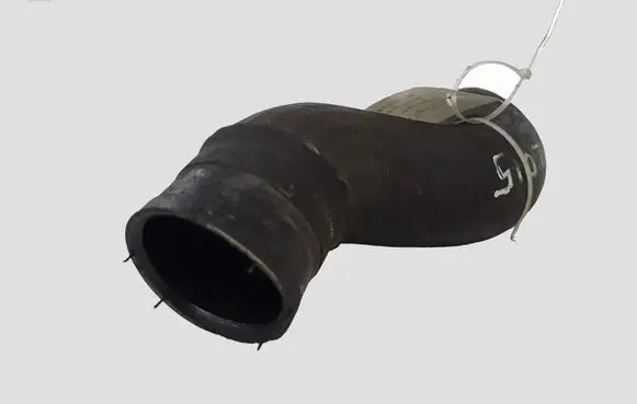 Opel Zafira B Intercooler hose/pipe 55557037