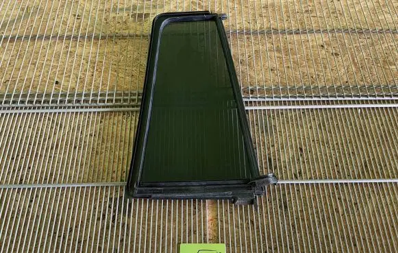 Mercedes-Benz GL X164 Rear vent window glass A1647301355 1647301355
