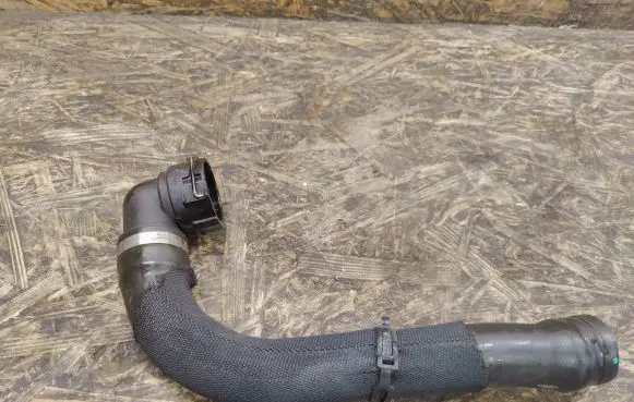 Jaguar XE Engine coolant pipe/hose P1094674