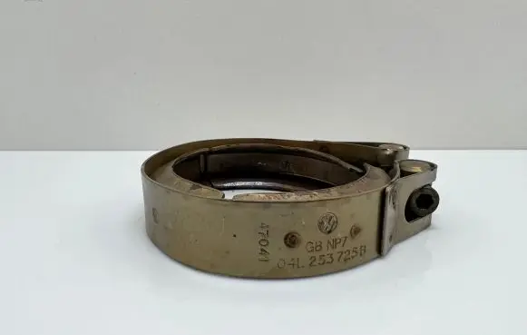 Volkswagen PASSAT B8 Muffler pipe connector clamp 04L253725B