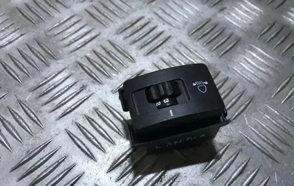 Hyundai Lantra I Headlight level height control switch