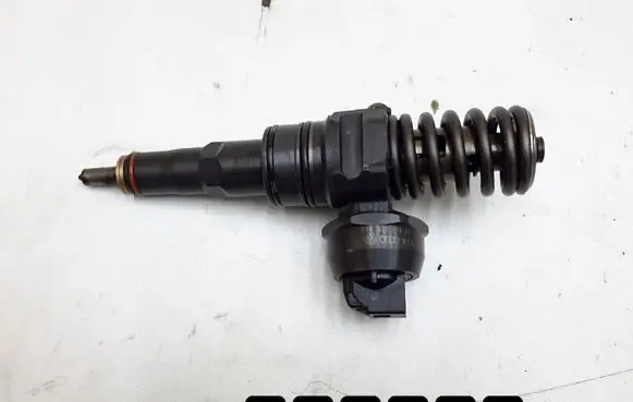 Skoda Roomster (5J) Fuel injector 038130073AG 0414720215