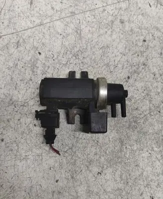 BMW 5 E39 Turbo solenoid valve 72279600 2247906