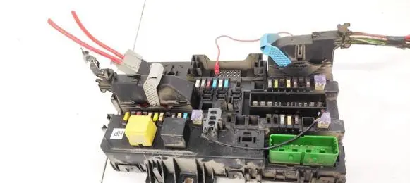 Opel Astra H Fuse box set 13220830 SW0912