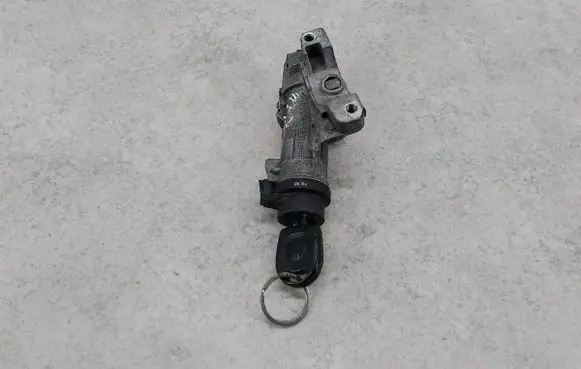 Volkswagen Polo IV 9N3 Ignition lock 4B0905851Q