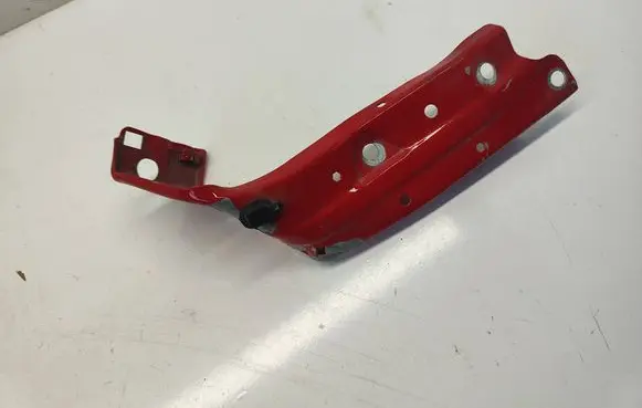 Chevrolet Camaro Fender mounting bracket 84363604