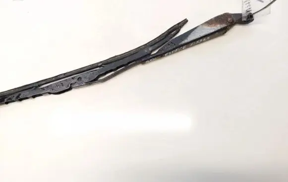 Rear wiper blade arm