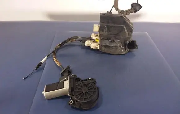 Audi A8 S8 D4 4H Front door lock 4H1837015