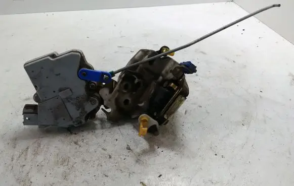 Nissan Terrano Front door lock