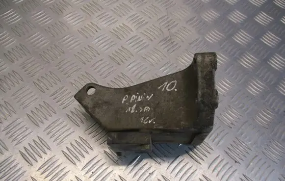 Mitsubishi Pajero Pinin Engine mounting bracket