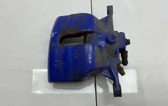 Volkswagen Golf VII Front brake caliper
