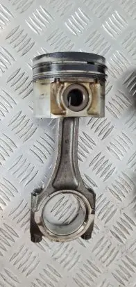 Nissan Patrol Y61 Piston with connecting rod