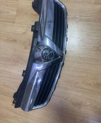 Opel Zafira B Front bumper upper radiator grill GM13157590 13157590 321228108