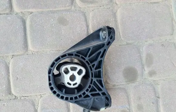 Opel Insignia B Engine mount bracket 22985097